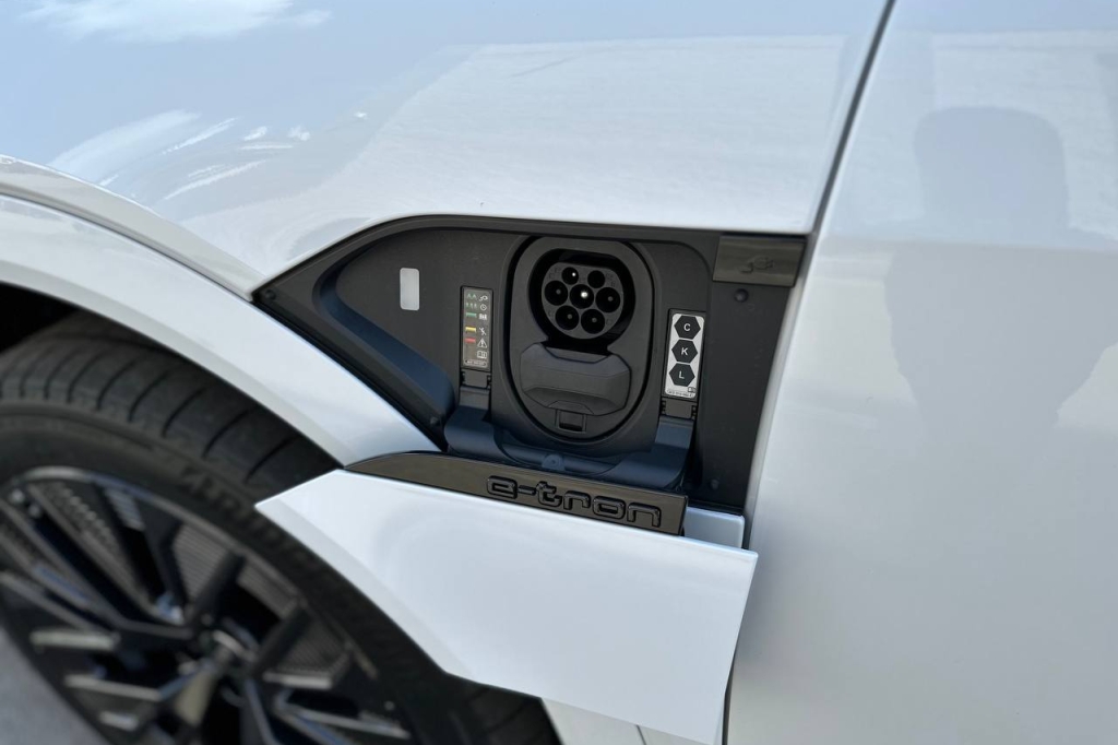 Audi Q8 e-tron 55 114 kWh Quattro S-line 2023 photo 22