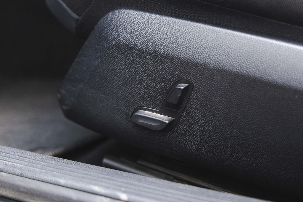 Mercedes-Benz E-Class 2010 photo 20