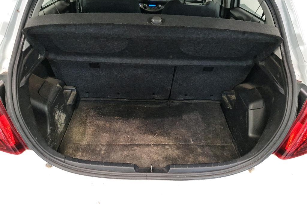 Toyota Yaris 2016 фото 10