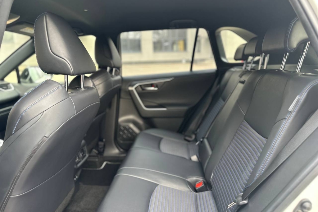 Toyota RAV4 EV Hybrid 2020 фото 15