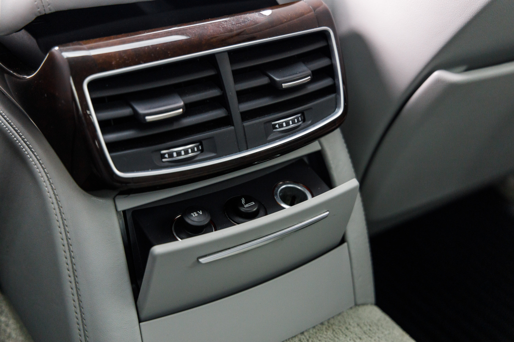 Audi A8 2014 photo 44