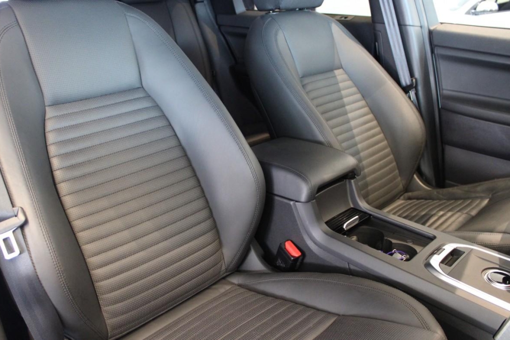 Land Rover Discovery 2017 фото 1