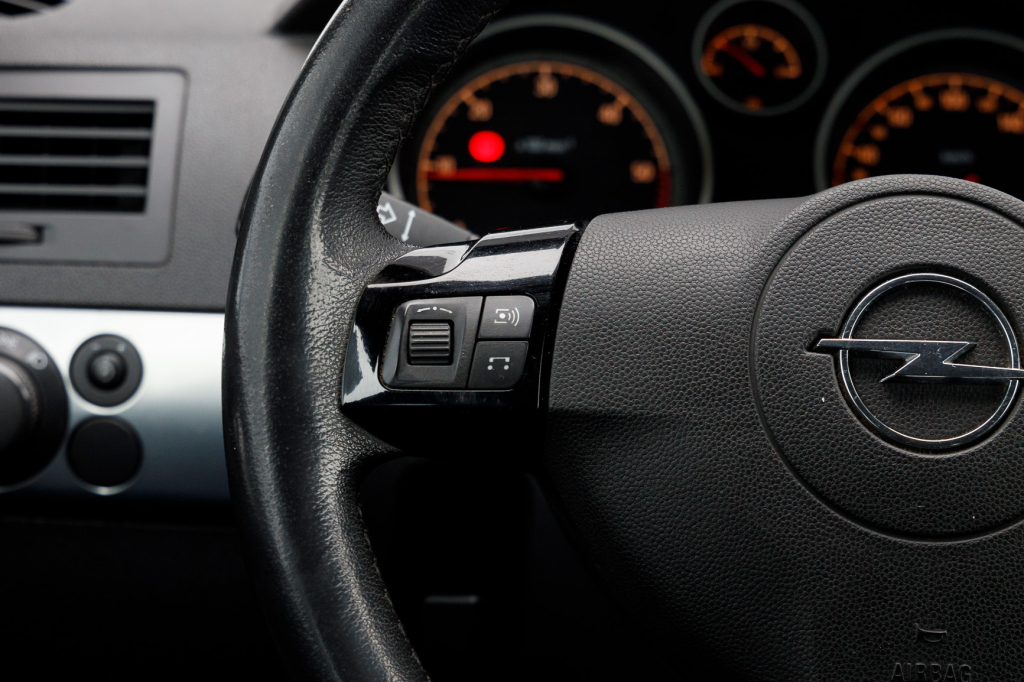 Opel Astra H photo 7