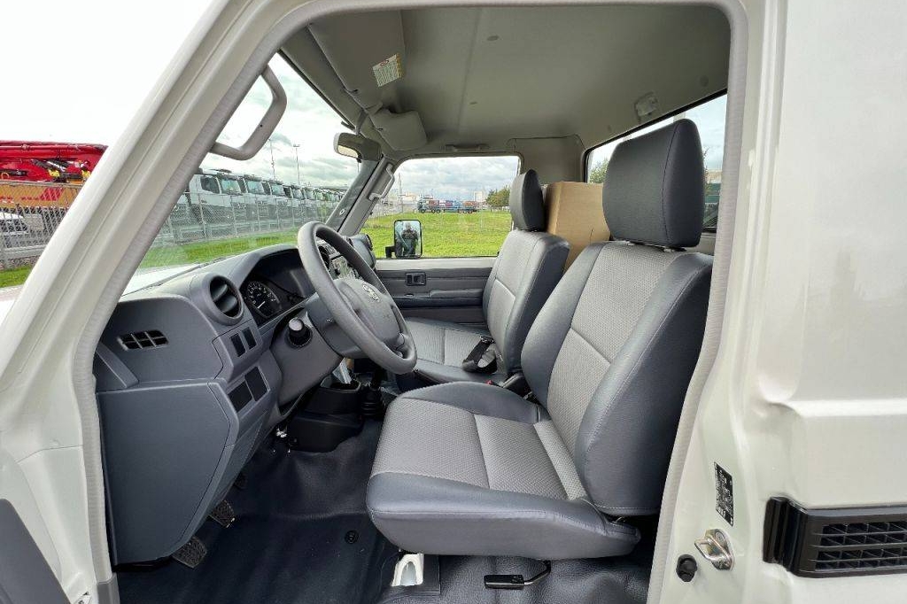 Toyota Land Cruiser 4x4 4.2D 2023 фото Toyota Land Cruiser 4x4 4.2D 2023 фото 8