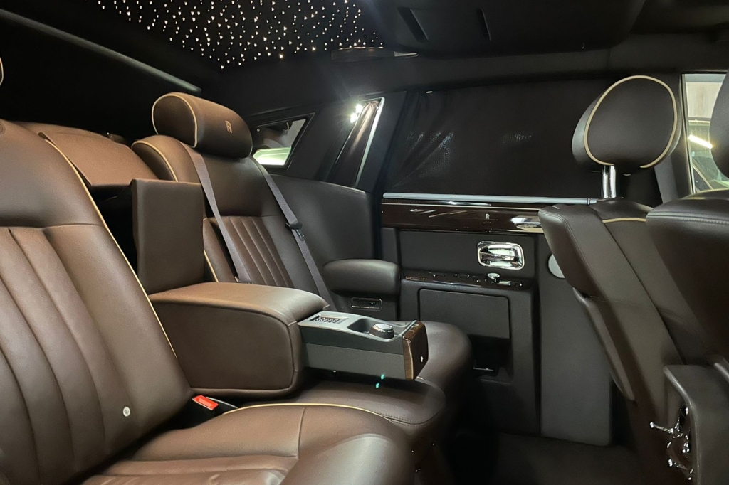 Rolls-Royce Phantom 2012 photo 17