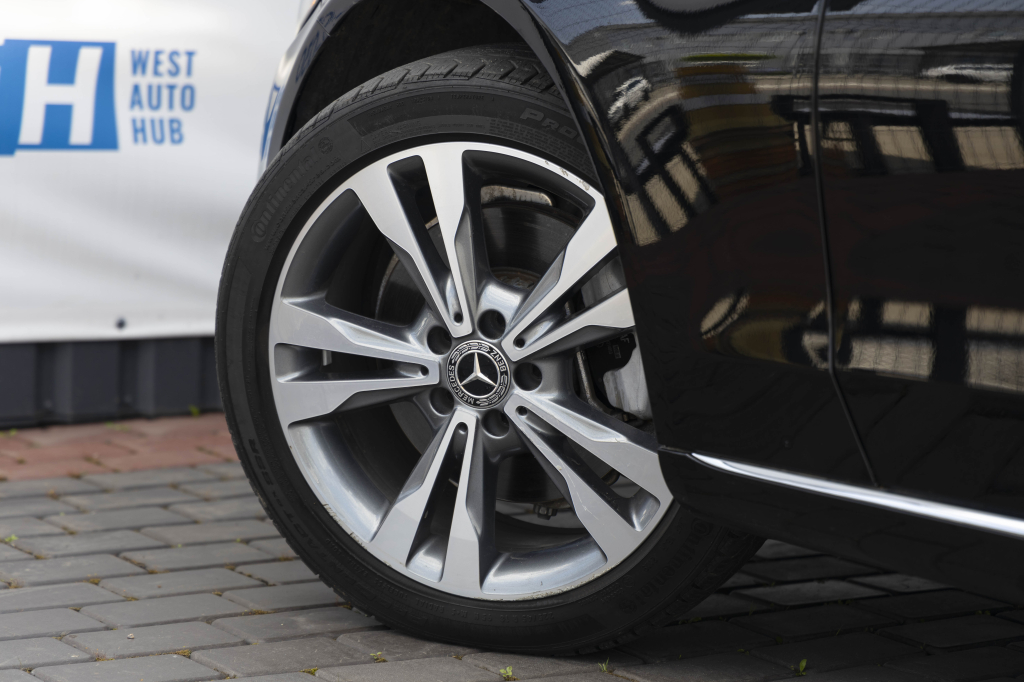 Mercedes-Benz C-Class C300 4Matic 2019 photo 11