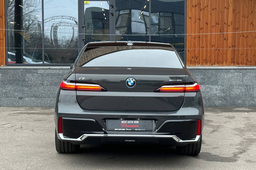 BMW i7 xDrive60 2023 фото 5