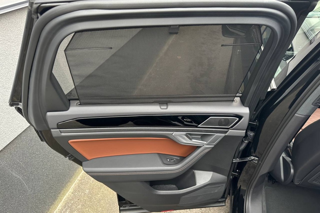 Volkswagen Touareg R-line Platinum 2024 photo 24