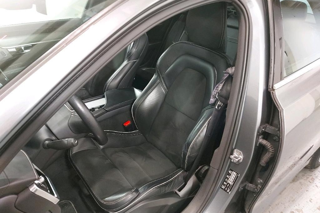 Volvo V90 2018 photo 20