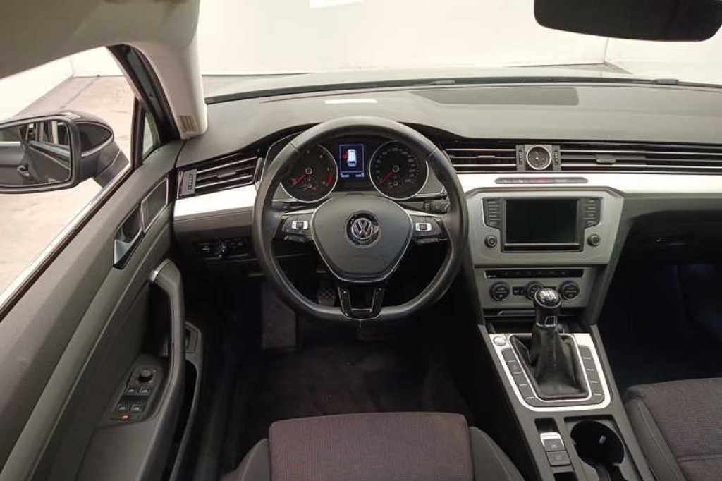 Volkswagen Passat Variant 2016 photo 1