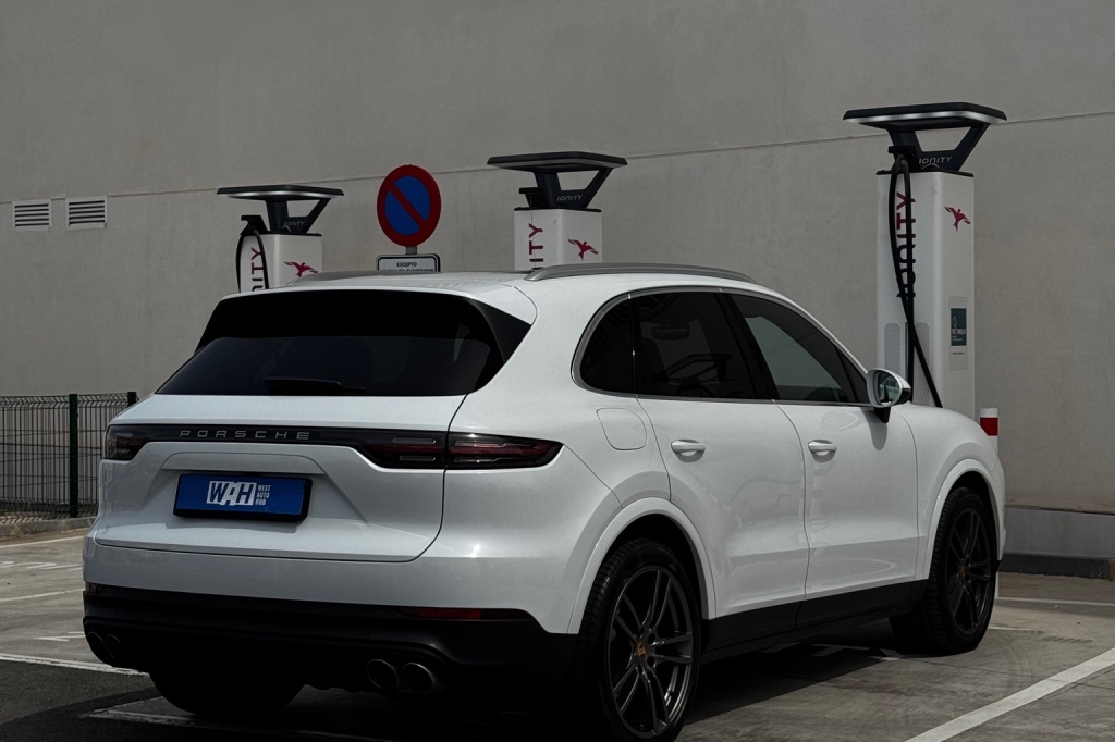 Porsche Cayenne 2019 фото Porsche Cayenne 2019 фото 4