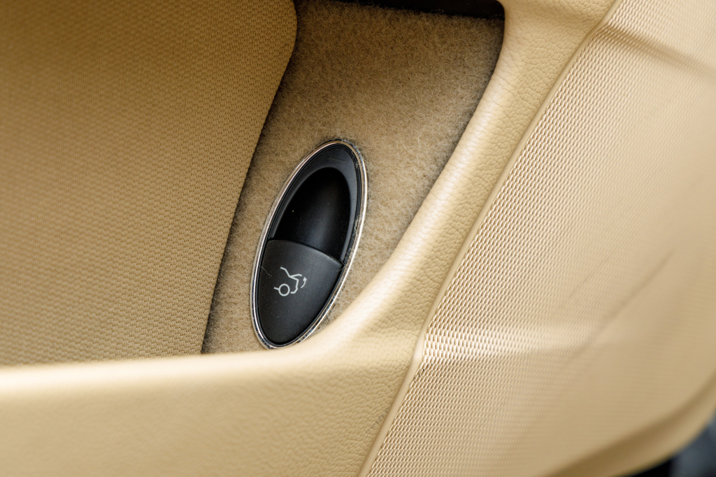 Mercedes-Benz CLS 500 2005 photo 2