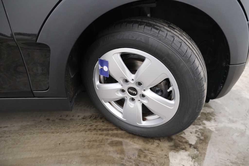 MINI One Clubman 2016 photo 28