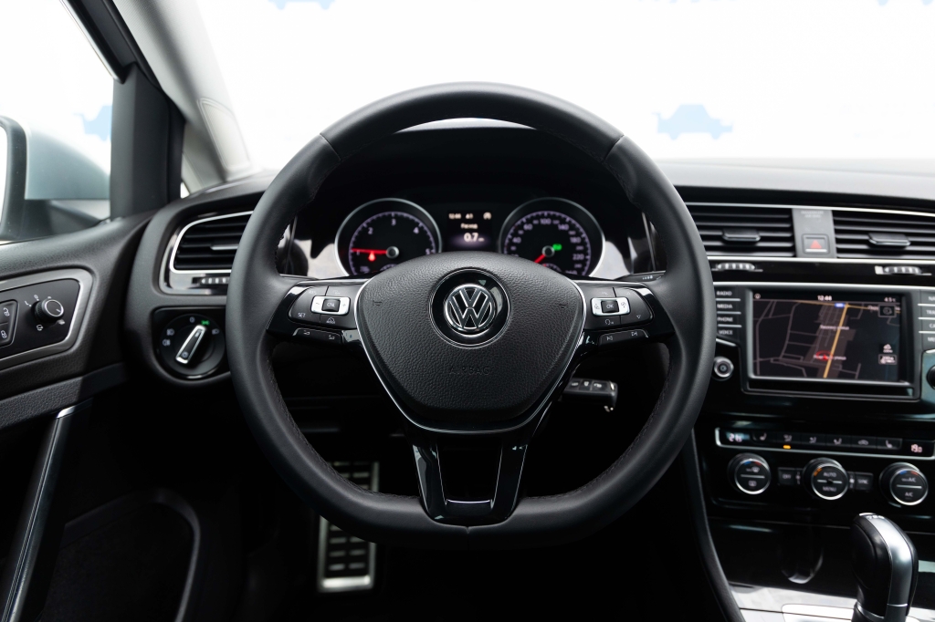 Volkswagen Golf Allstar 2016 фото Volkswagen Golf Allstar 2016 фото 21