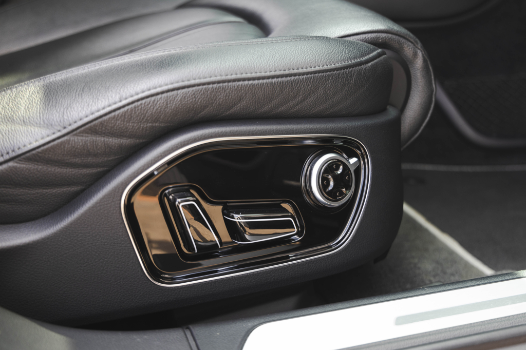 Audi A8 2015 photo 33