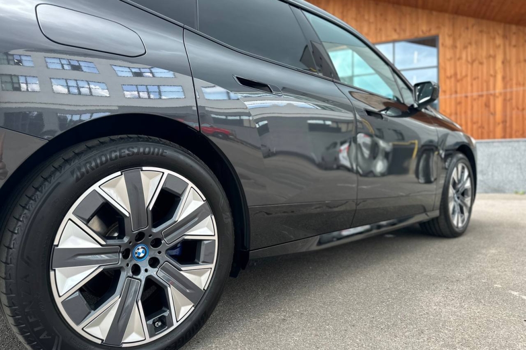 BMW iX xDrive40 2022 фото BMW iX xDrive40 2022 фото 8