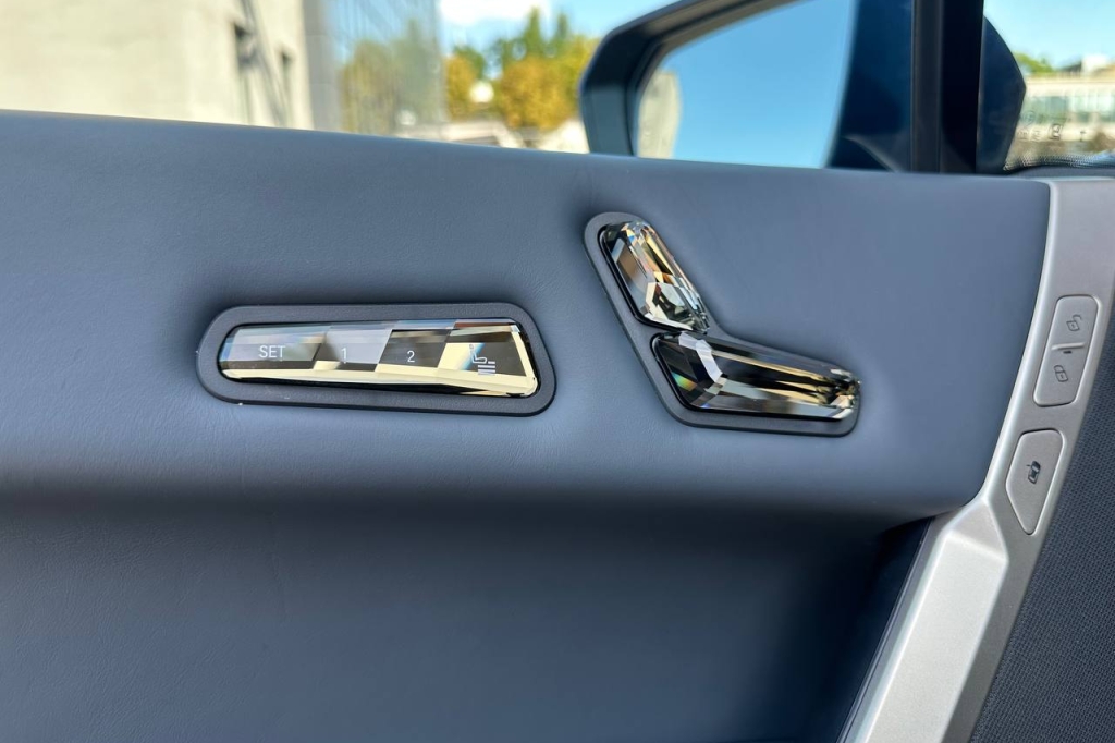 BMW iX M60 2022 фото 12