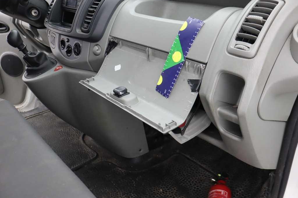 Renault Trafic 2014 photo 18