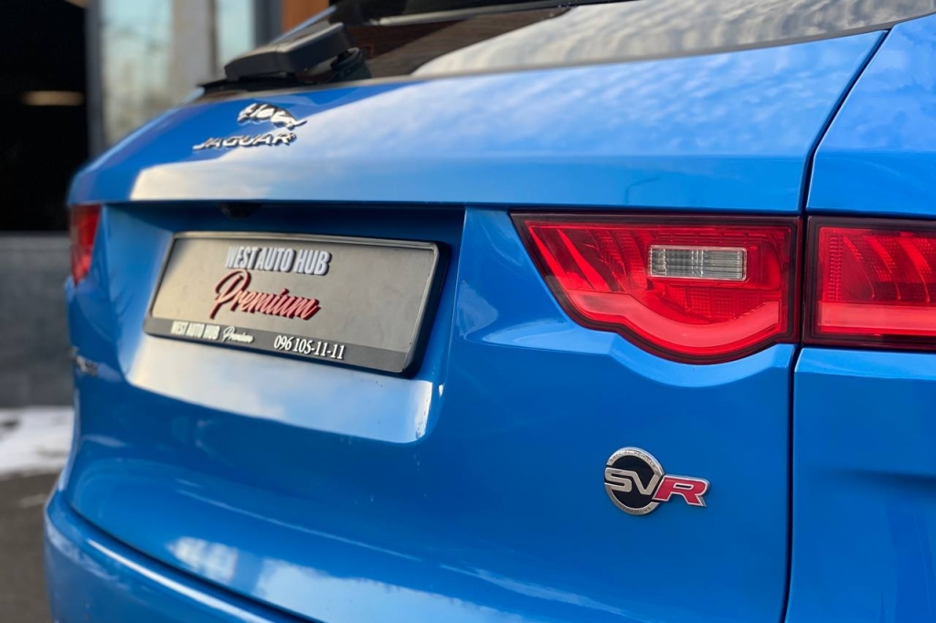 Jaguar F-Pace SVR 2020 фото 20