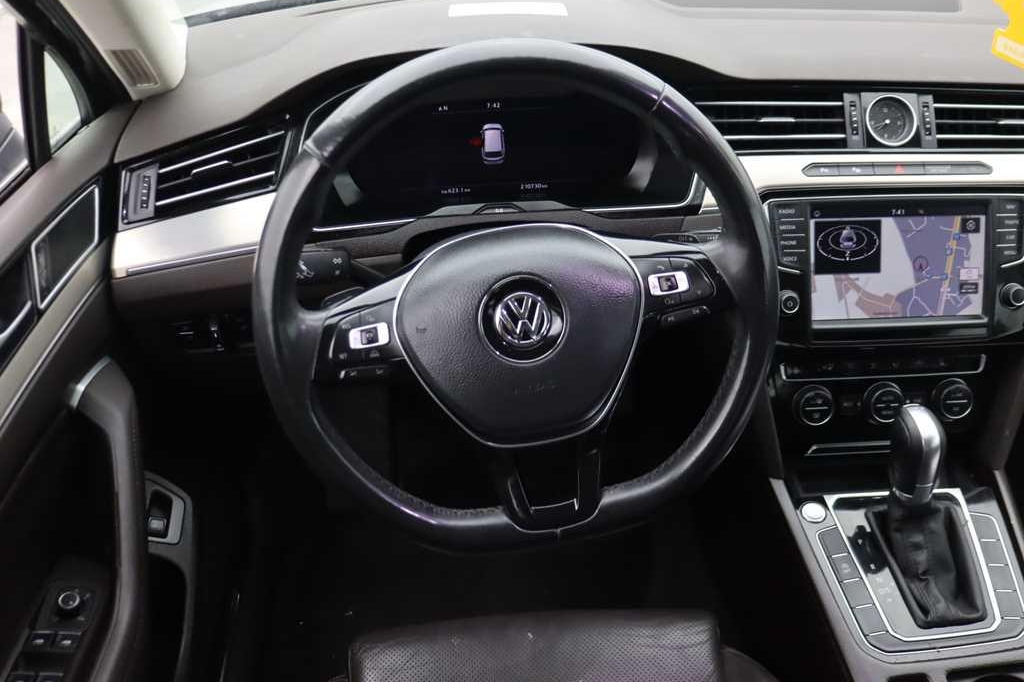 Volkswagen Passat Variant 2016 photo 1
