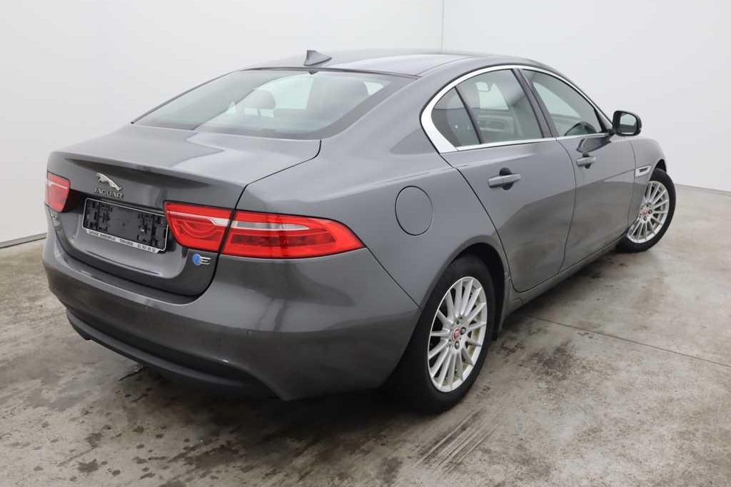 Jaguar XE 2015 photo 3