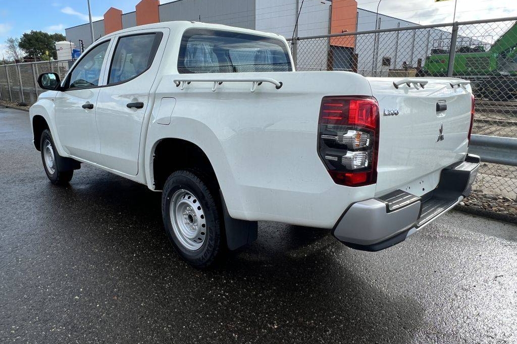 Mitsubishi L200 4x4 2.5D GL Double Cab 2023 фото Mitsubishi L200 4x4 2.5D GL Double Cab 2023 фото 7