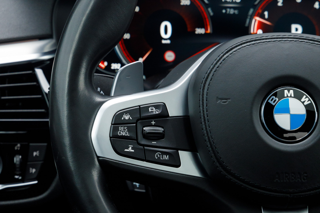 BMW 540 i xDrive 2017 фото 21