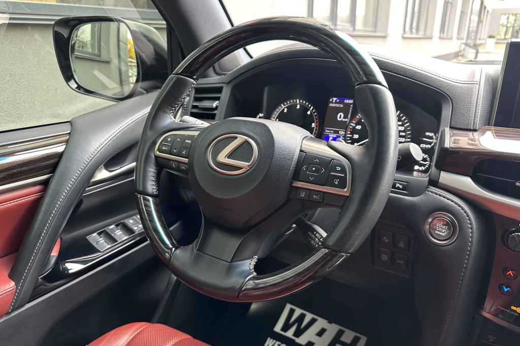 Lexus LX 450 2019 фото Lexus LX 450 2019 фото 23