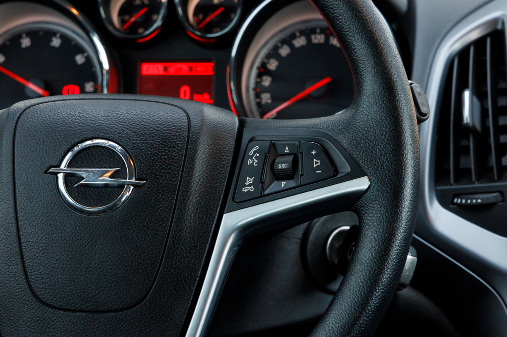 Opel Astra J 2014 фото 23