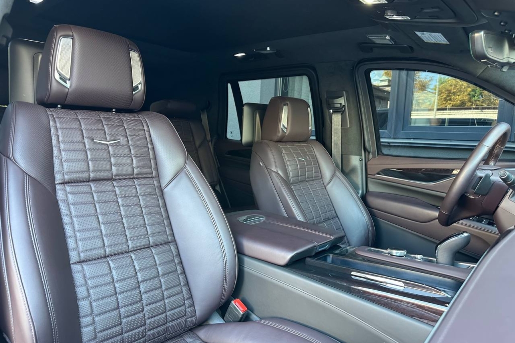 Cadillac Escalade Platinum 4WD 2022 фото Cadillac Escalade Platinum 4WD 2022 фото 19