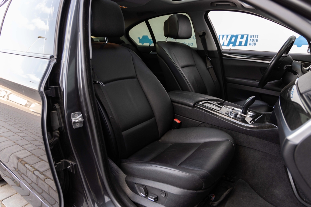 BMW 5 Series 2011 фото BMW 5 Series 2011 фото 30