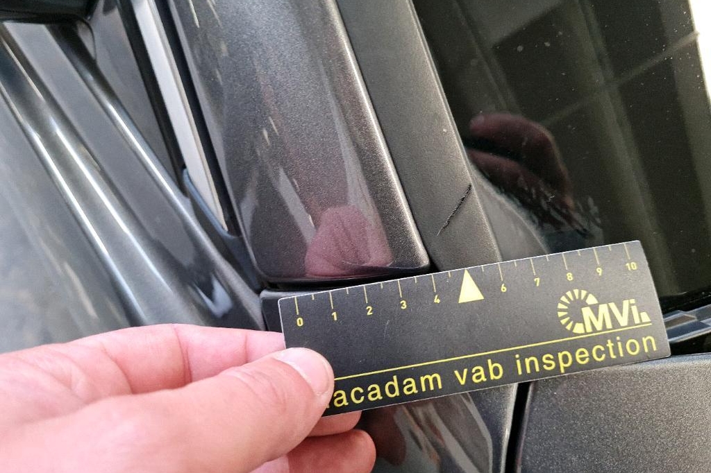 Jaguar XE 2016 photo 32