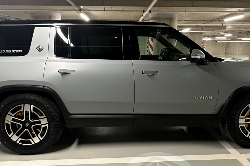 Rivian R1S 2023 photo 6