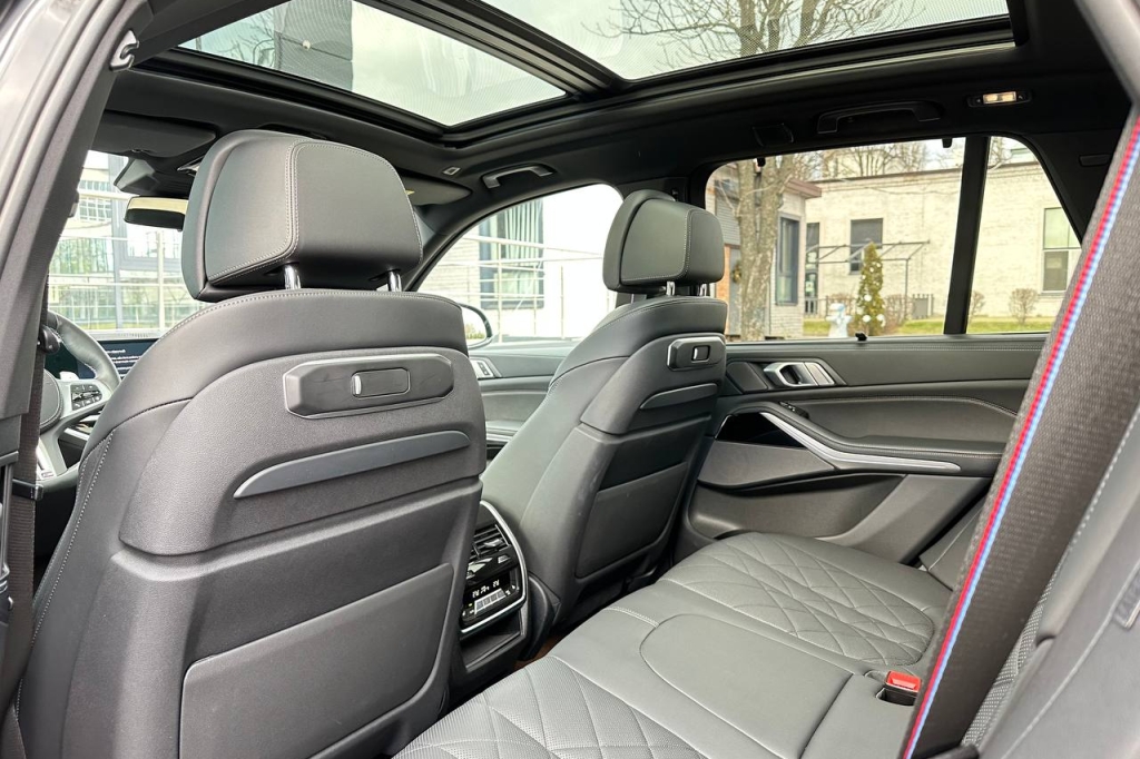 BMW X5 M60i 2024 фото BMW X5 M60i 2024 фото 17