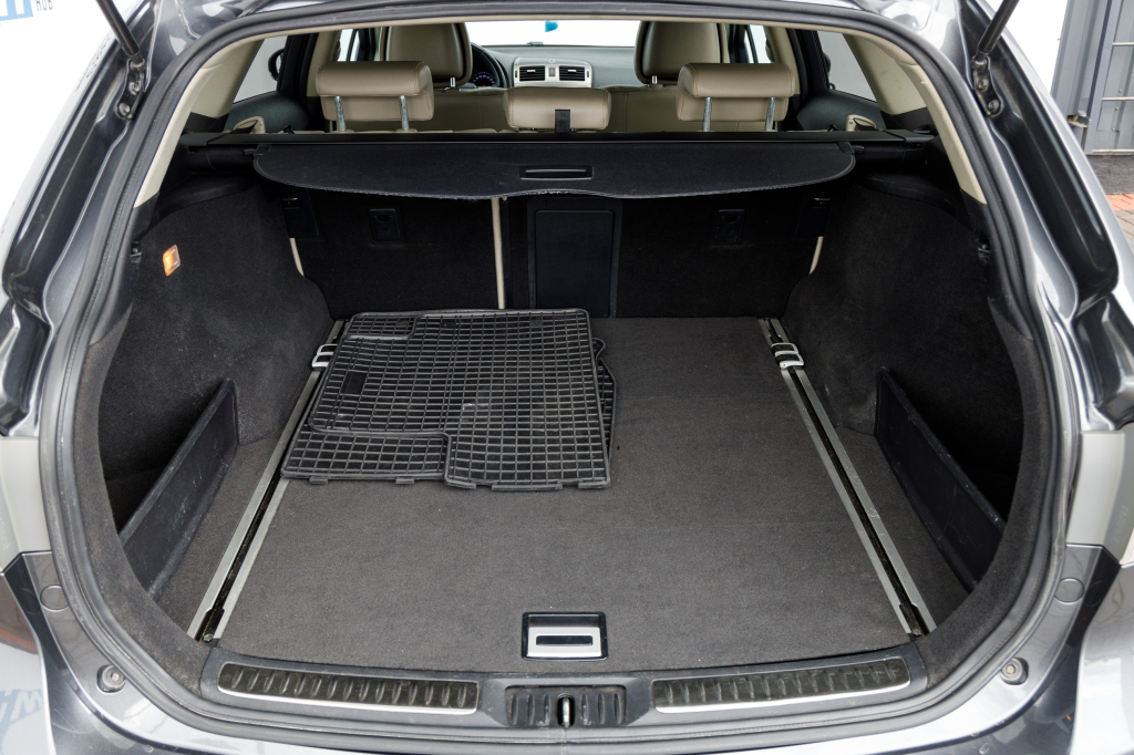 Toyota Avensis 2014 фото 16