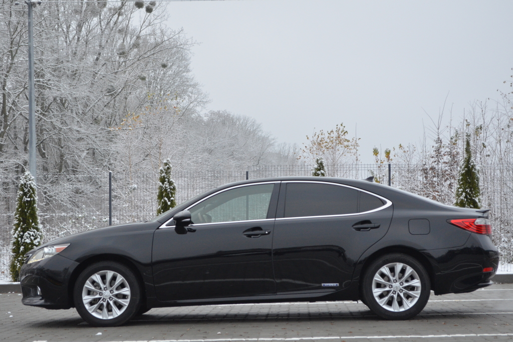 Lexus ES 300h HYBRID фото 1