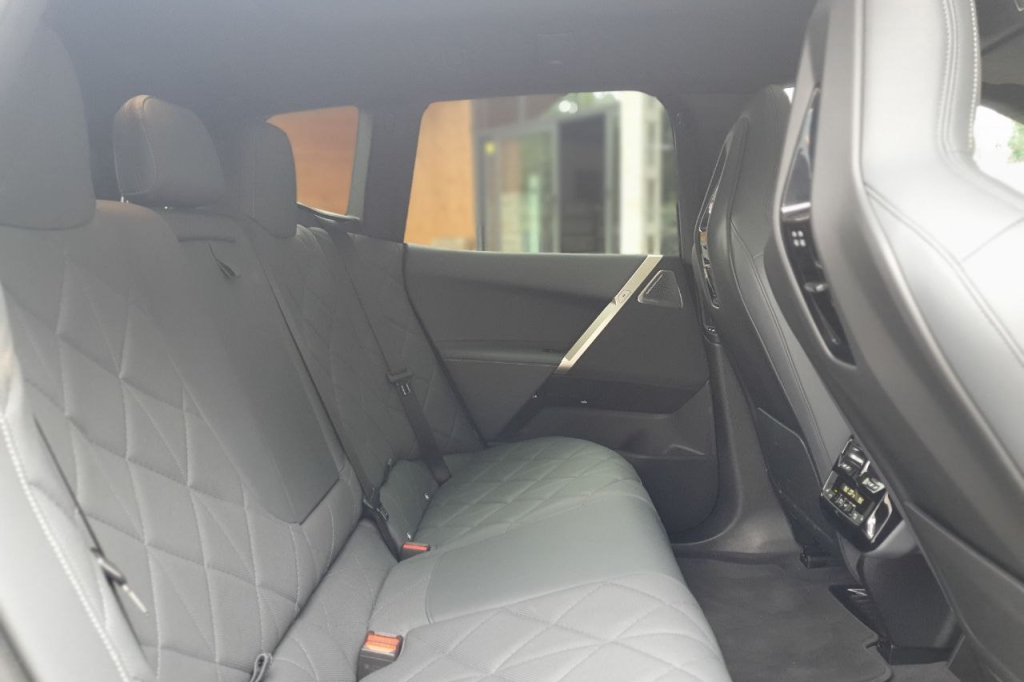 BMW iX M60 2022 фото 20