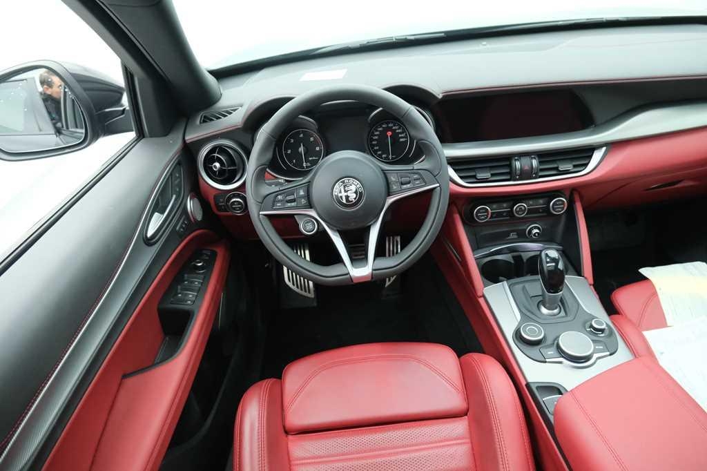 Alfa Romeo Stelvio 2019 фото 7