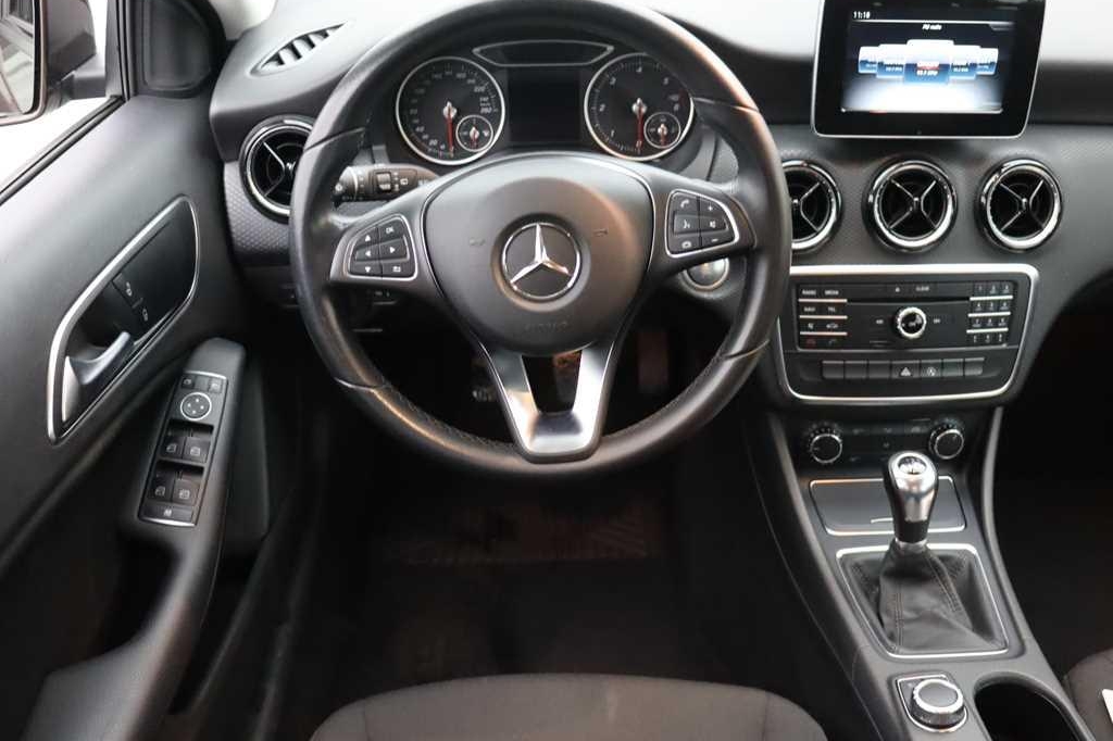 Mercedes-Benz A-Klasse 2017 photo 1