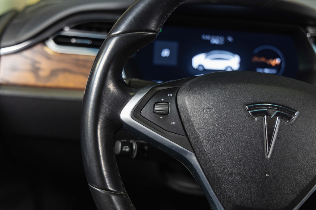 Tesla Model X 75D 2017 фото Tesla Model X 75D 2017 фото 20