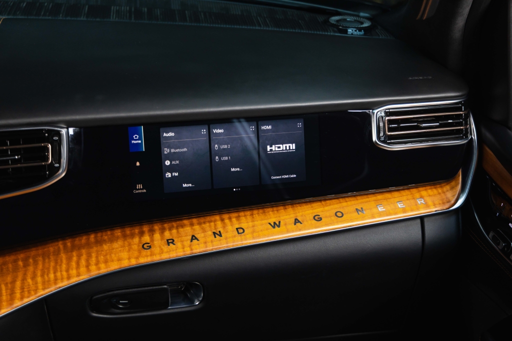 Jeep Grand Wagoneer 2022 фото Jeep Grand Wagoneer 2022 фото 35