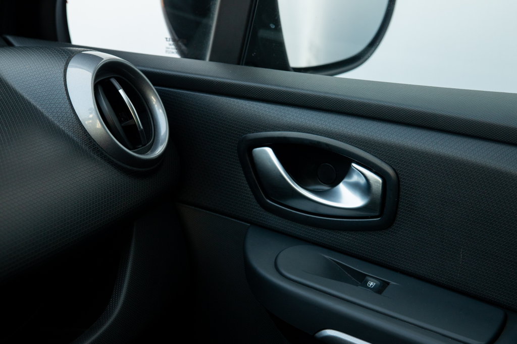 Renault Clio 2015 фото 9