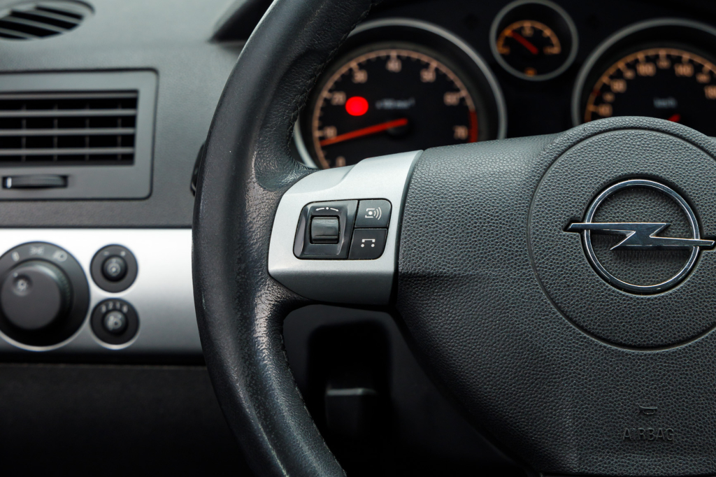 Opel Astra H 2010 фото 15