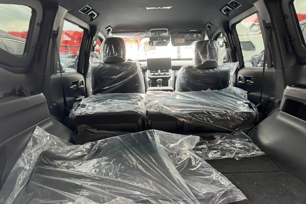 Toyota Land Cruiser 300 GUARD B6 2022 photo 11