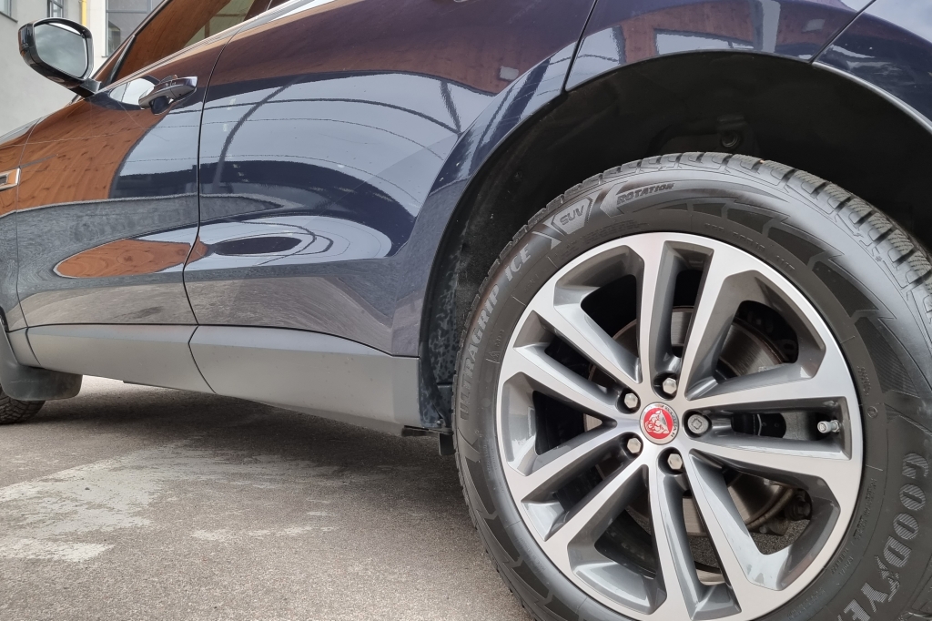 Jaguar F-Pace 2018 фото 9