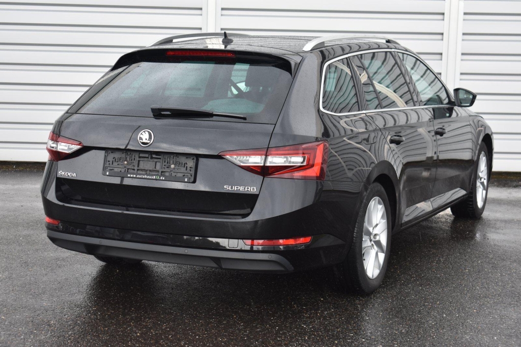 Skoda Superb Combi 2018 фото 4