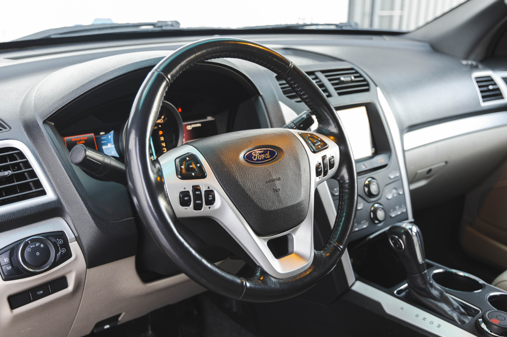 Ford Explorer XLT 2011 photo 21