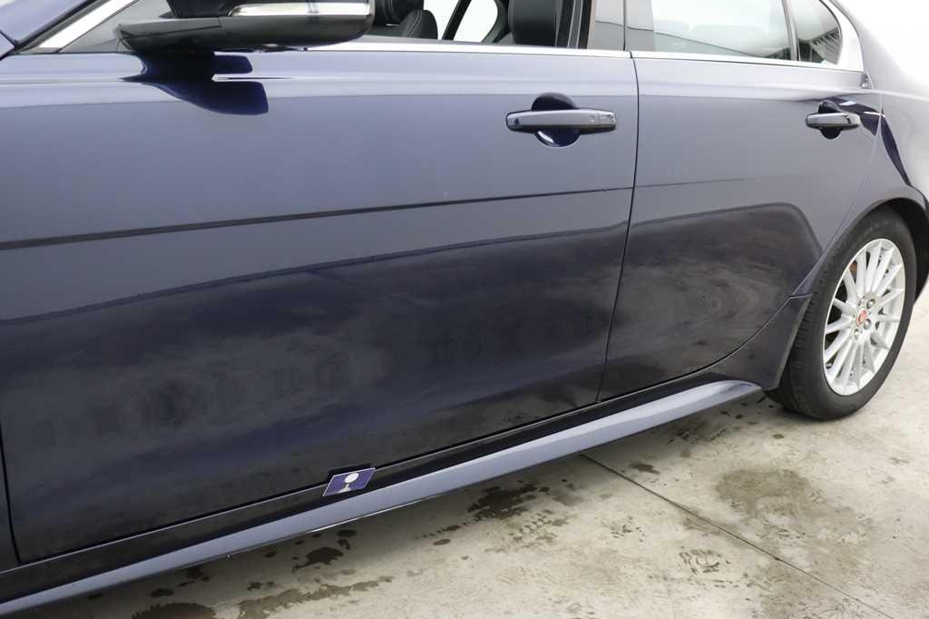 Jaguar XE 2017 фото 20