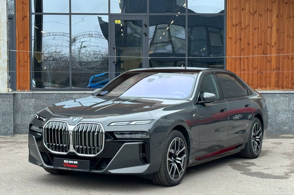 BMW i7 xDrive60 2023 фото 2