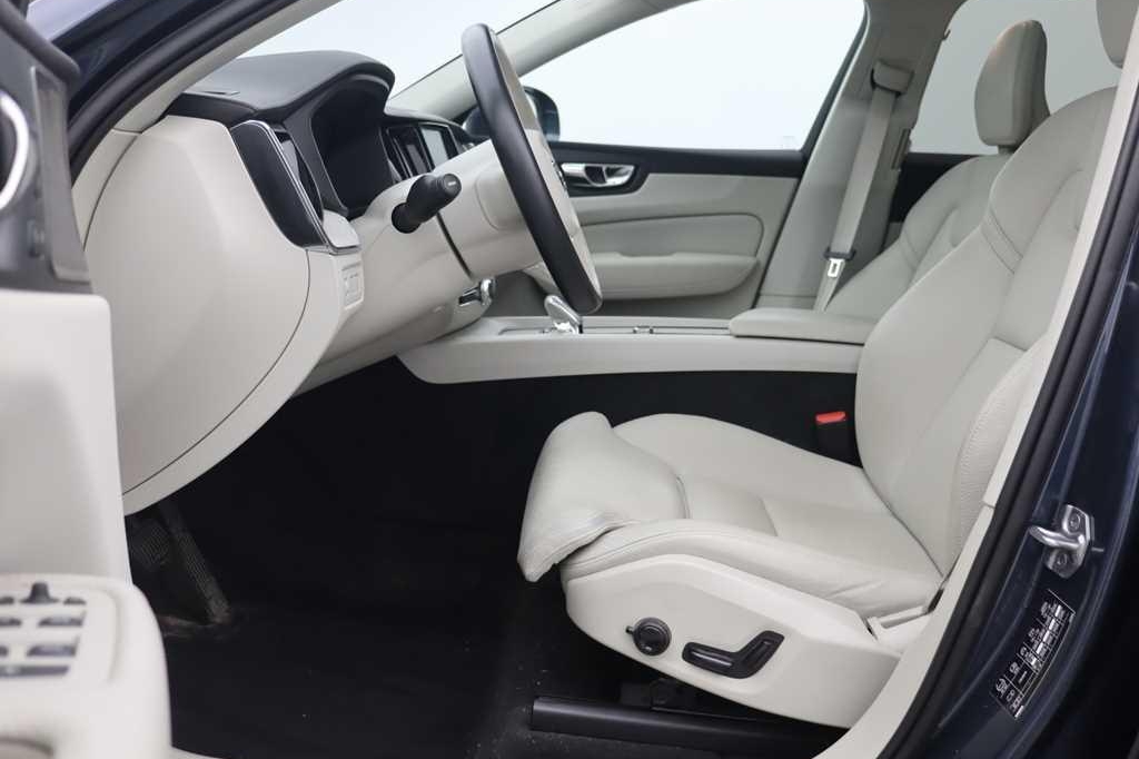 Volvo XC60 2020 фото 6